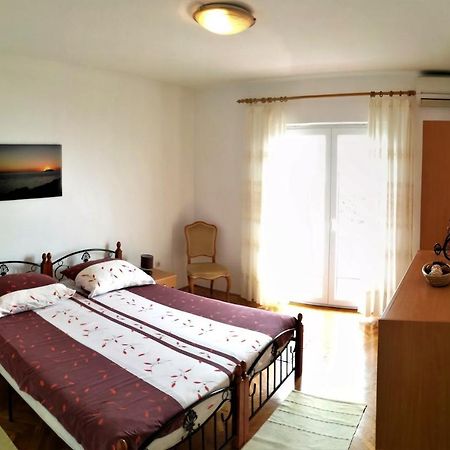 Leona Apartment Ловран Екстериор снимка