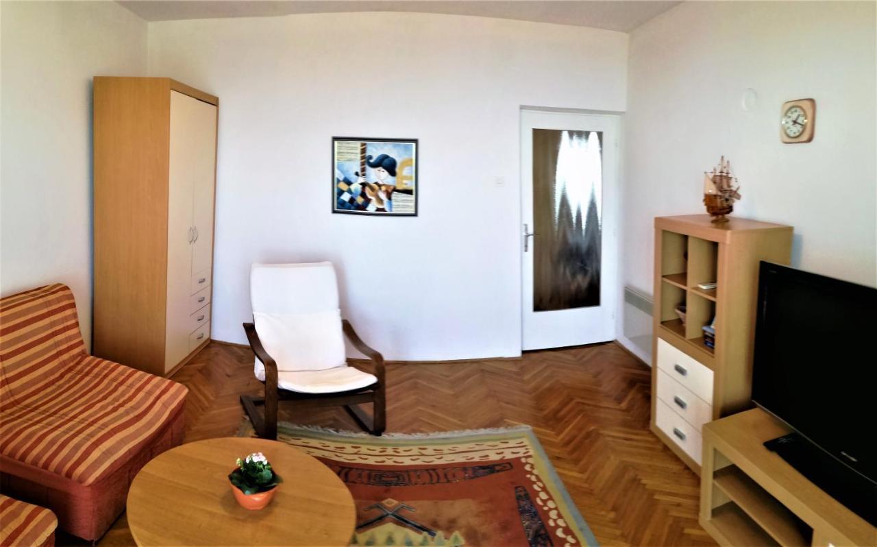 Leona Apartment Ловран Екстериор снимка