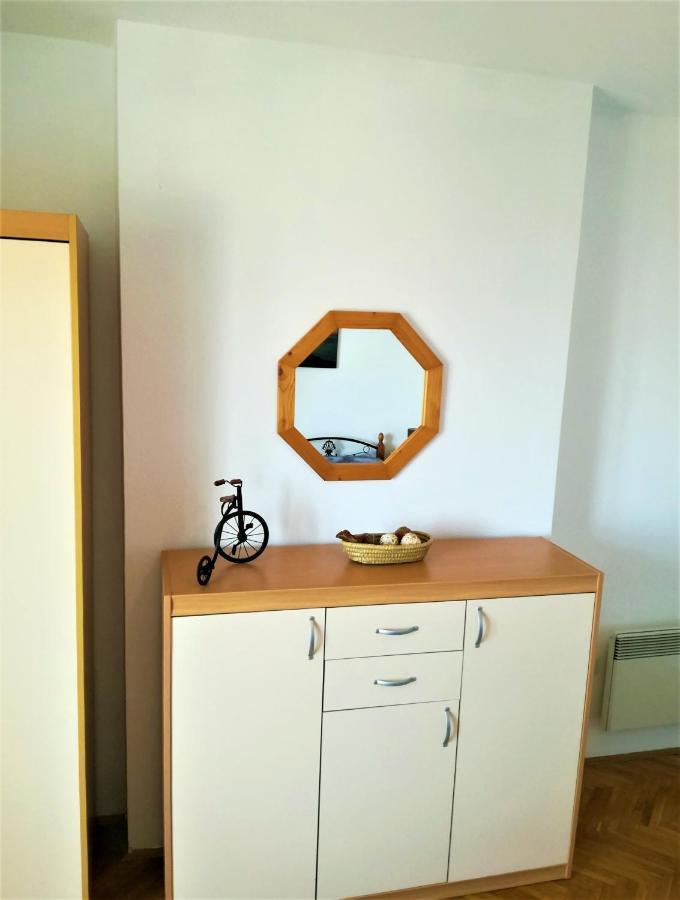 Leona Apartment Ловран Екстериор снимка