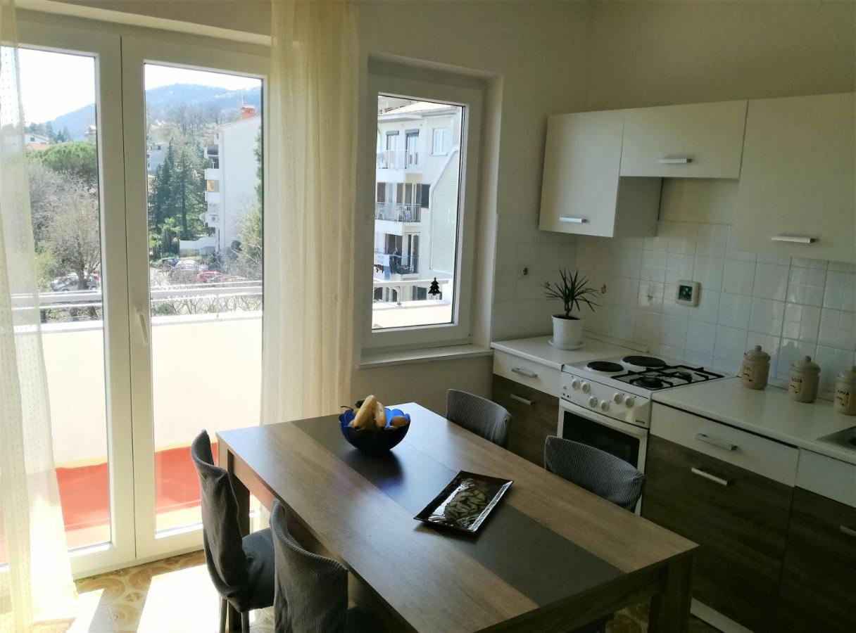 Leona Apartment Ловран Екстериор снимка