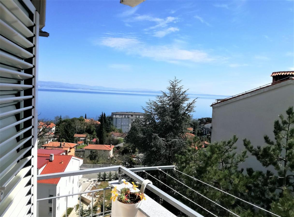 Leona Apartment Ловран Екстериор снимка
