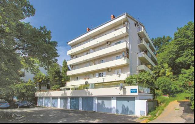 Leona Apartment Ловран Екстериор снимка