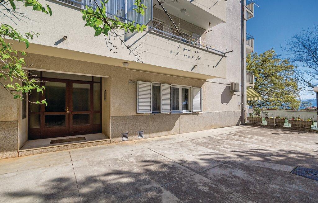 Leona Apartment Ловран Екстериор снимка